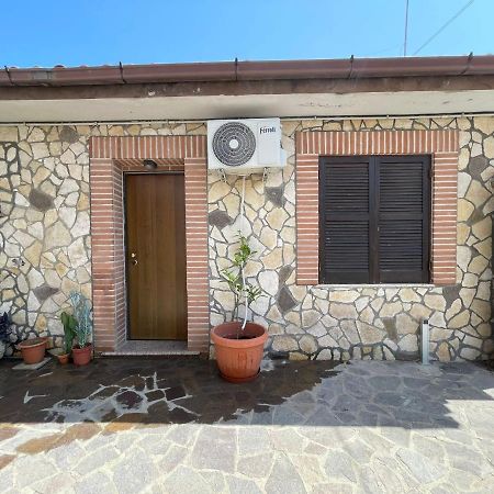 Ground Floor Studio - Monolocale Max 2 Ospiti - Fiumicino Aeroporto E Fiera - Self Check-In Apartment Exterior photo